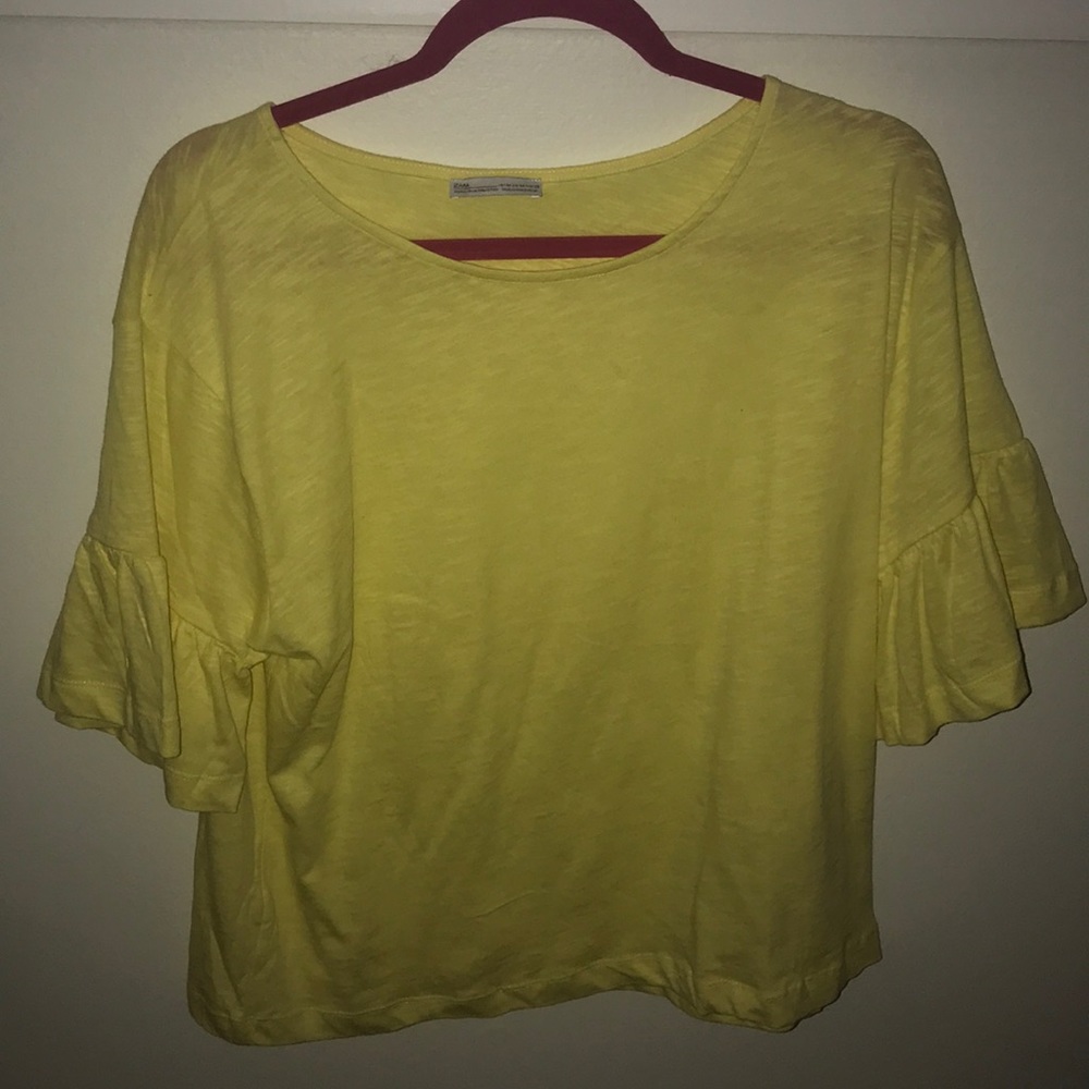 Yellow top with cute sleeves